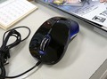 青色LED+ダブルレンズ仕様の低価格マウス！　バッファロー「BSMBU01」発売