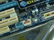 AMD 880G/870マザー3製品がGIGABYTEから！　電源オフでも有効なUSBポート付き